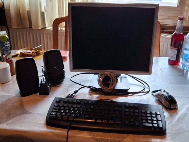 Monitor, billenty�zet, vezet�kes eg�r, hangsz�r� egy�tt elad�