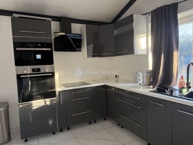 Monorierd� 55m2,  t�gla, 2 szob�s fel�j�tott h�z