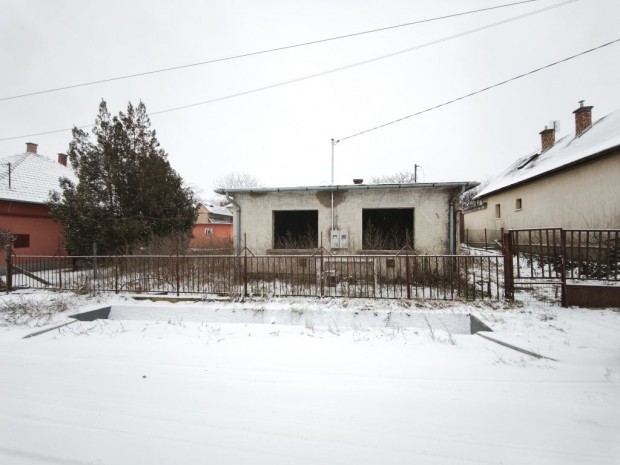 Monorierd�, Nefelejcs utca k�rny�ke, 47 m2-es, csal�di h�z, 2 szob�s