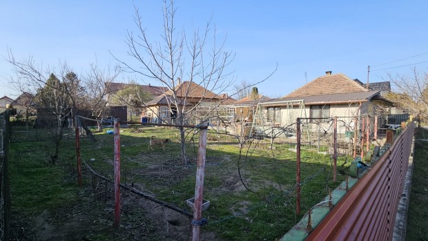 Monorierd�n csal�di h�z elad�!