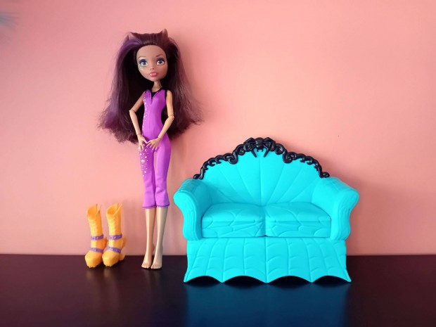 Monster High Clawdeen baba + kanap