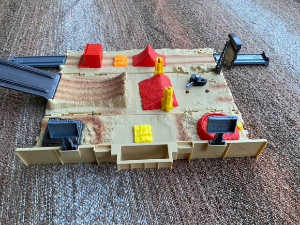 Monster JAM kisautó/nem matchbox Pályaszett + autó kilövővel