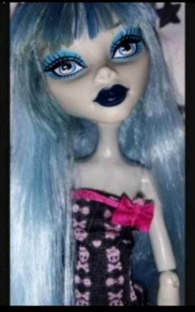 Monster high Ghoulia Yelps 