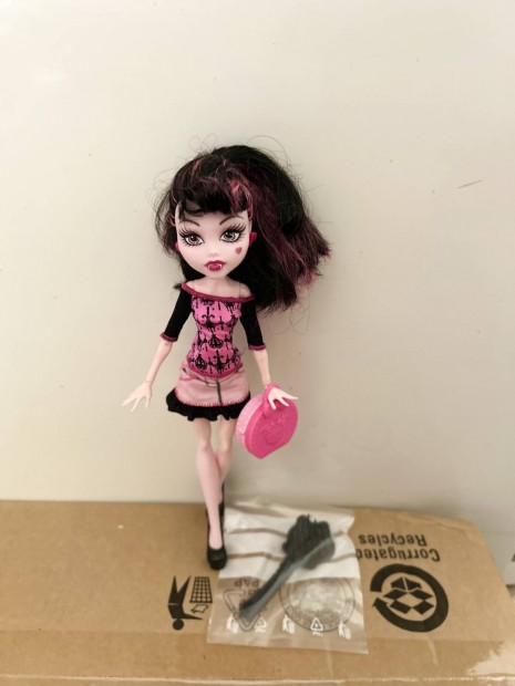 Monster high Scaris Draculaura baba