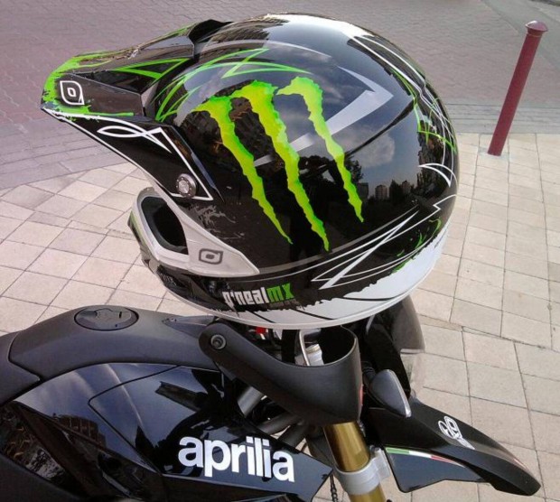 Monsteres Cross Buk�sisak