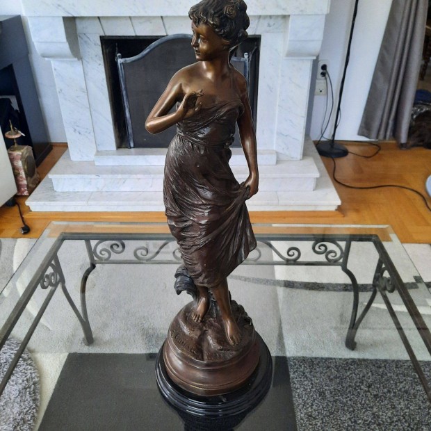 Monumentális méretű szignózott bronz szobor