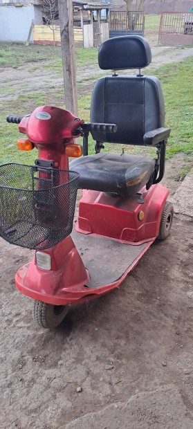 Moped (rehabkocsi) akkuhib�s