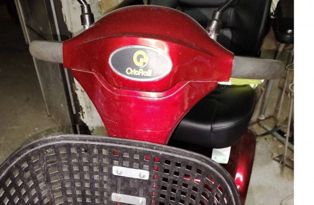Moped piros, megkímélt állapitban eladó