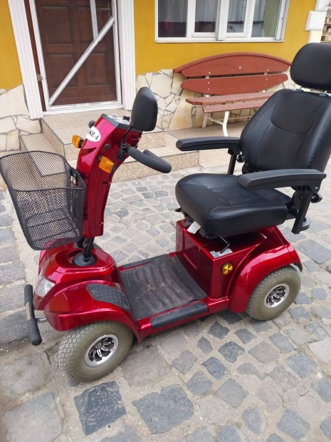 Mopedaut elektromos moped