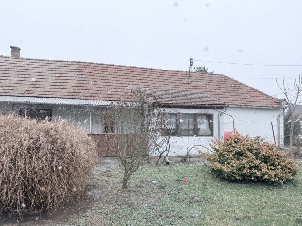 M�richidai elad� t�gla csal�di h�z