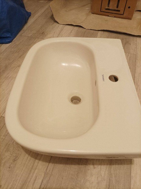 Mosdkagyl_Duravit D-Code mosd 55 x 43 cm, fehr, 1 csaplyukkal