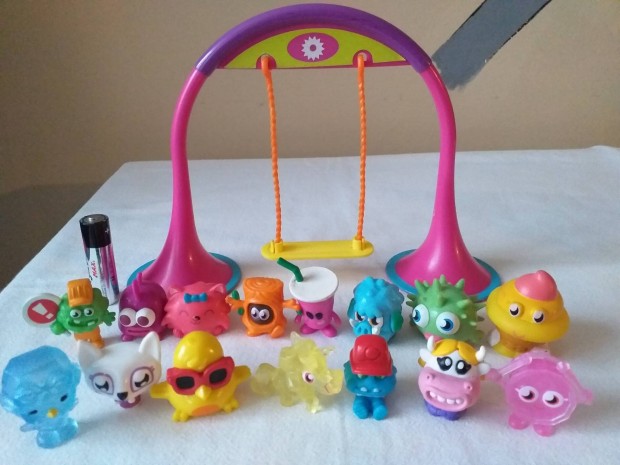 Moshi Monsters hinta + 15 db figura