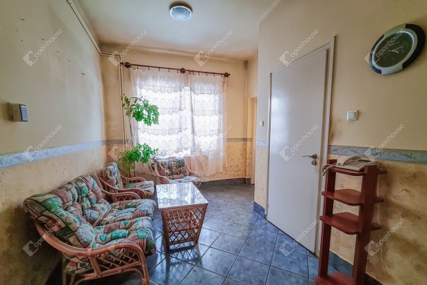 Mosonmagyar�v�ri 90 nm-es h�z elad�