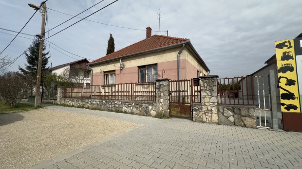 Mosonmagyarvri elad tgla csaldi hz