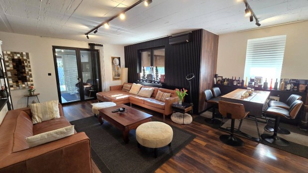 Mosonmagyar�v�ron 4 szob�s Csal�di h�z dupla f�rd�szob�val, Gar�zzsal