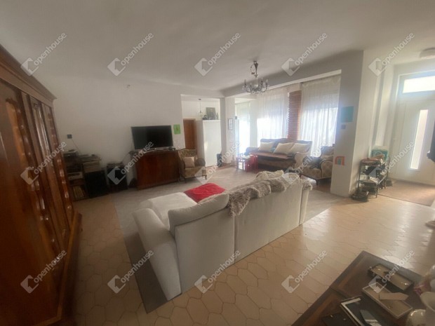 Mosonmagyar�v�ron 4 szob�s csal�di h�z elad�