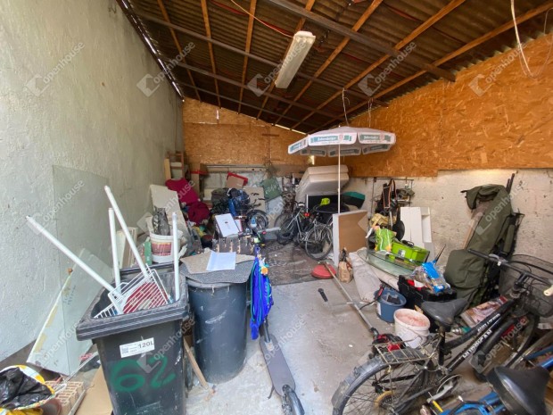 Mosonmagyar�v�ron csal�di h�z elad�