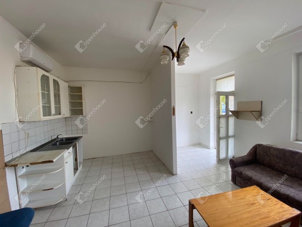 Mosonmagyar�v�ron csal�di h�z elad�