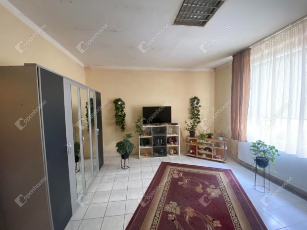 Mosonmagyar�v�ron csal�di h�z elad�