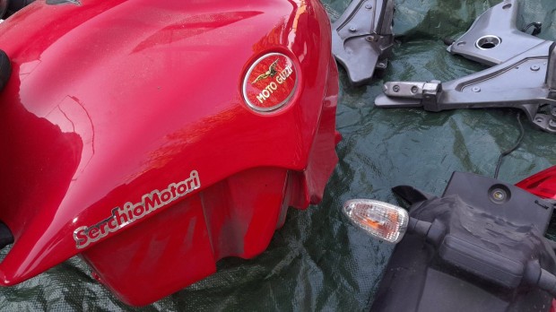 Moto Guzzi Breva 850 i alkatrész , tank