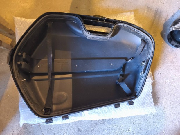 Moto Guzzi Stelvio oldal doboz fed�l 