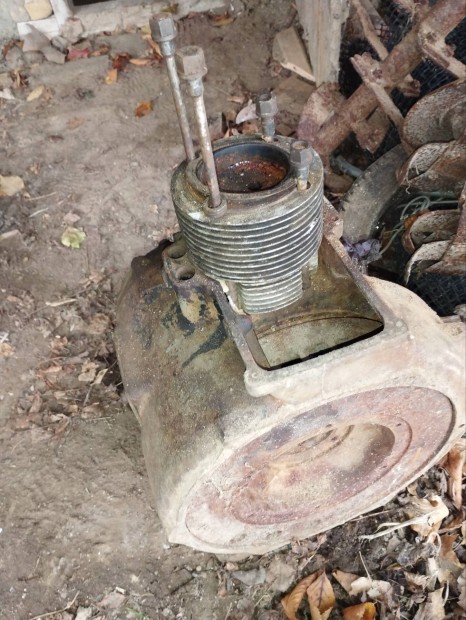 Motor alkatrész