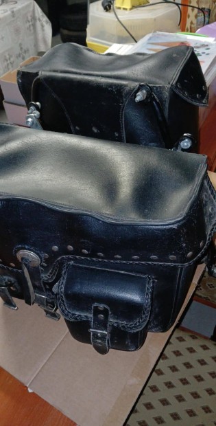 Motor bőrtáska