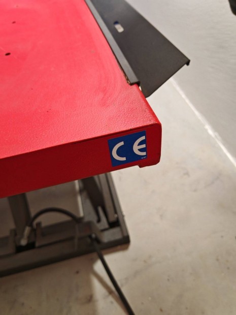 Motor emelő pad