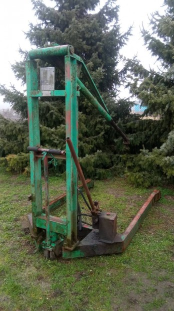 Motor kiemel� elad�