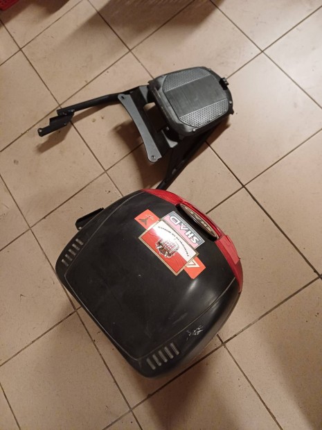 Motor sisak tart elad.