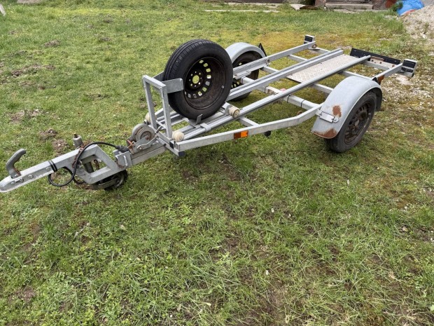 Motor sz�ll�t� trailer