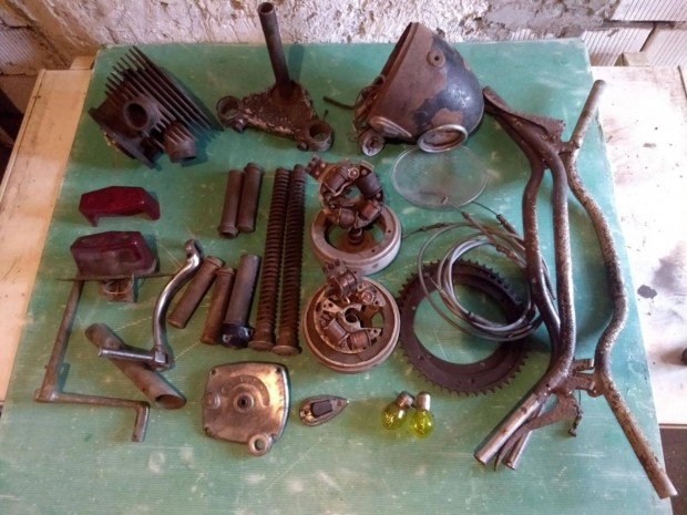 Motor tartozkok