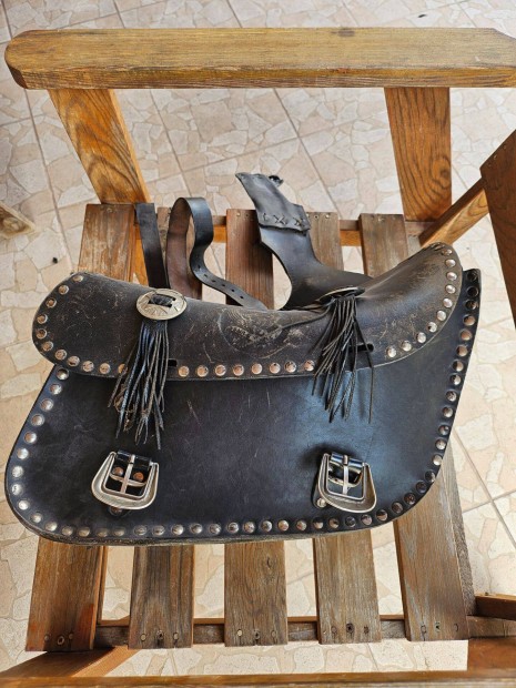 Motoralkatr�sz, kipufog�, t�ska