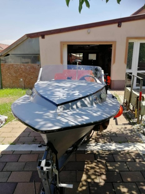 Motorcsnak elad