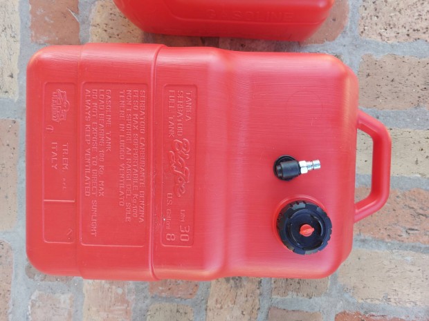 Motorcs�nak haj� �zemanyagtank elad� 