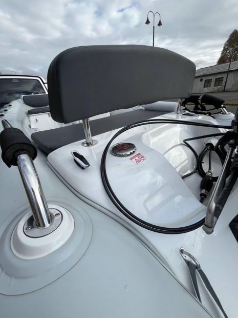 Motorcsonak rib