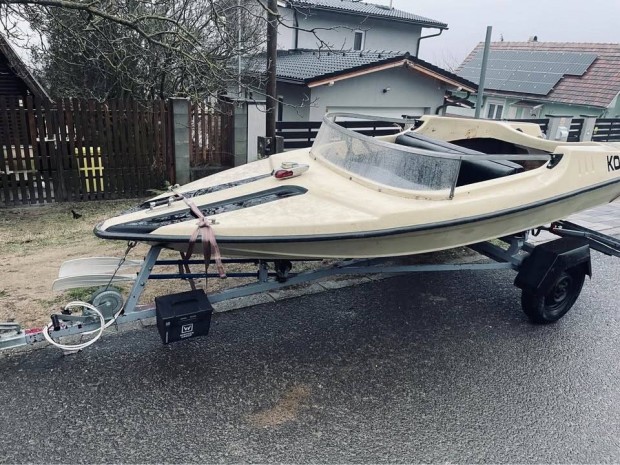 Motorcs�nak test �s s�lyakocsi