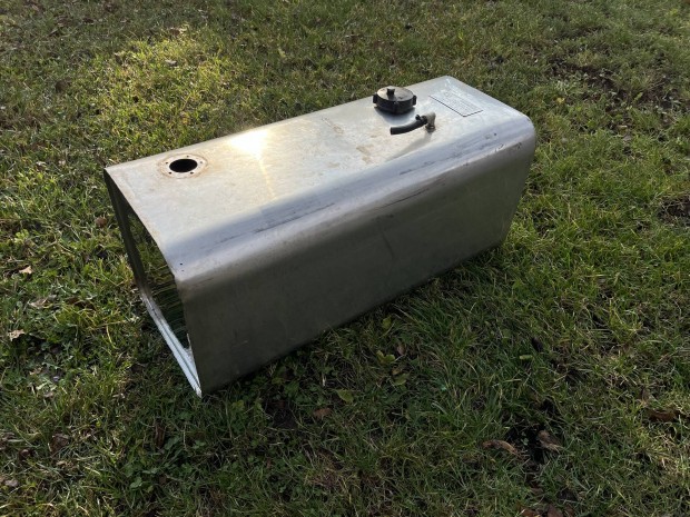 Motorcsnak zemanyag tank tartly rozsdamentes manyag 65-71 literes 