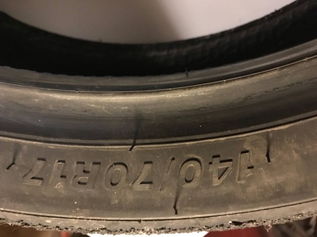 Motorgumi slic 140/70r17