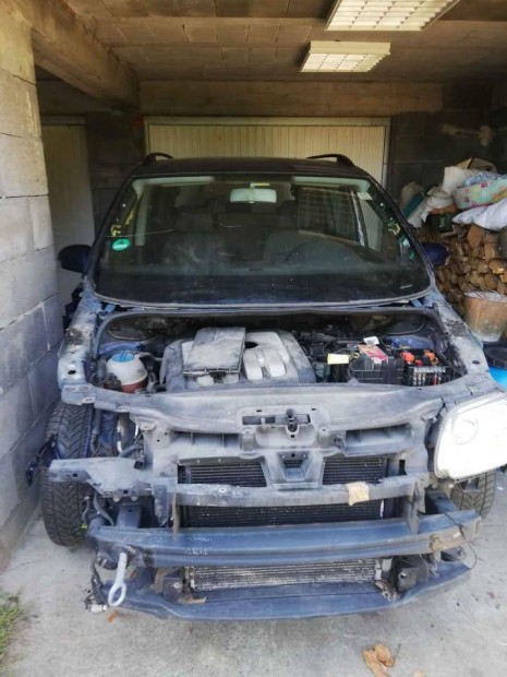 Motorhibs touran alkatrszei eladk. Mg az eleje is megvan