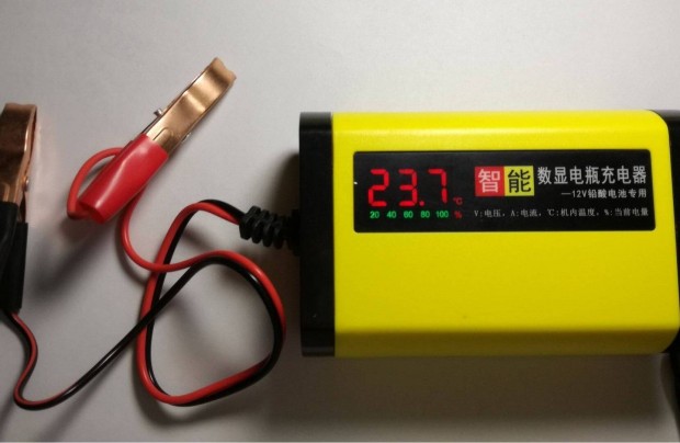 Motorker�kp�r / szem�lyg�pkocsi automata akkumul�tor t�lt� elad�!