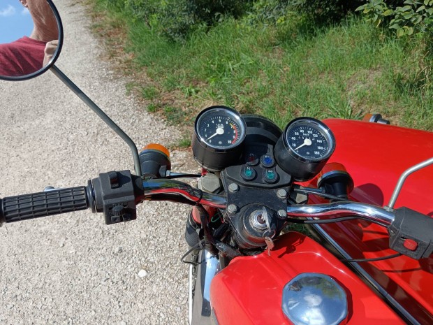 Motorker�kp�r elad�s. 