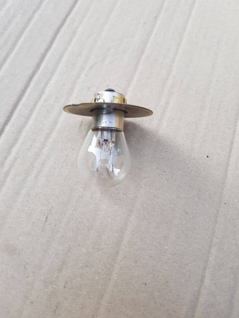 Motorker�kp�r motor els� l�mp�hoz tartoz� �g� foglalat Anyaga r�z