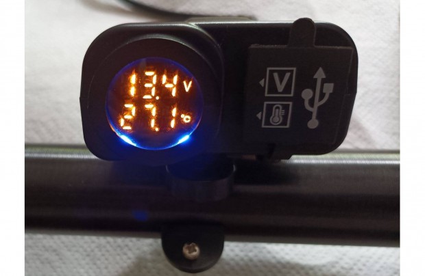 Motorkerékpár töltés visszajelző, USB töltő, hőmérő eladó!