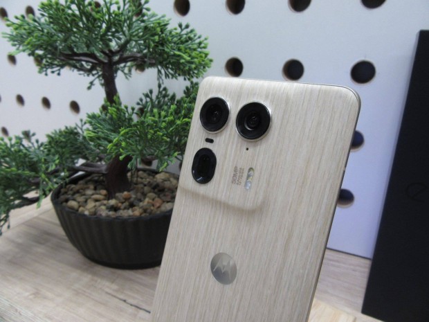 Motorola Edge 50 Ultra - Nordic Wood - Használt, karcmentes