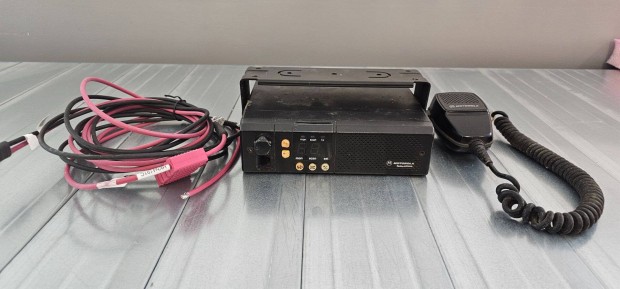Motorola GM300 URH rádió