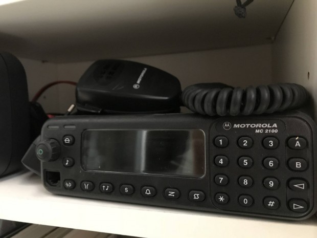 Motorola MC2100 UHF cb radio