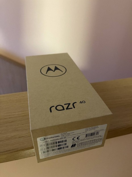 Motorola Razr 40 Sage Green 8/256 GB j 2 v gyrti garancia