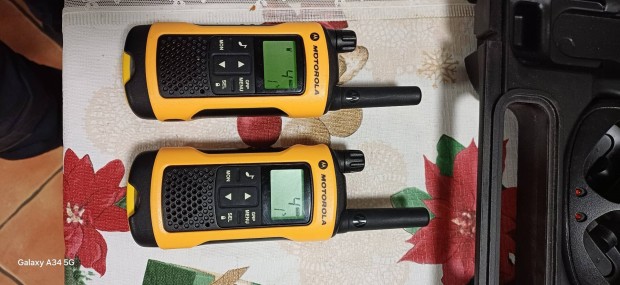 Motorola T80 Walkie Talkie