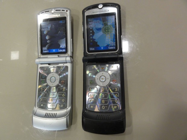 Motorola V3, fekete fggetlen, ezst Telekomos + egy gyri tlt